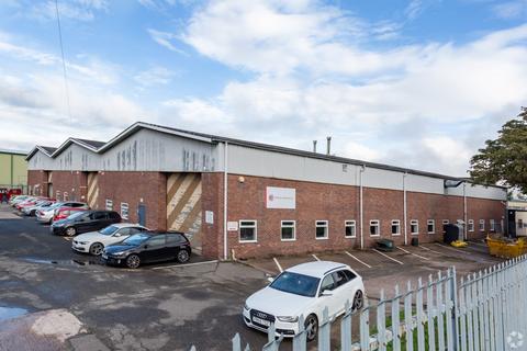 Warehouse to rent, Fordhouse Rd Wolverhampton WV10 9DZ