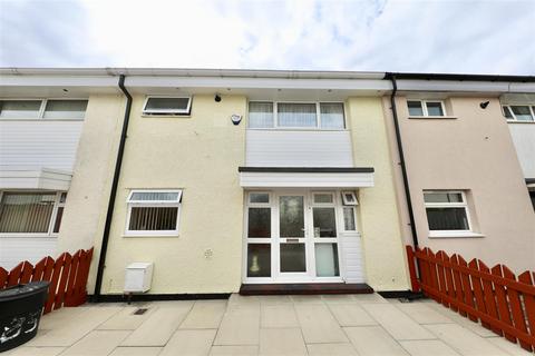 3 bedroom terraced house for sale, Gildane, Hull
