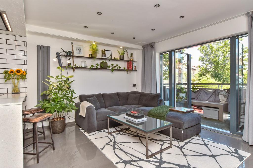 Lounge/ Kitchen