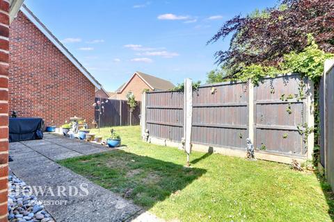 11 Amber Drive, Kessingland, Lowestoft, NR33 7UL