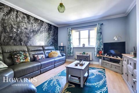 11 Amber Drive, Kessingland, Lowestoft, NR33 7UL