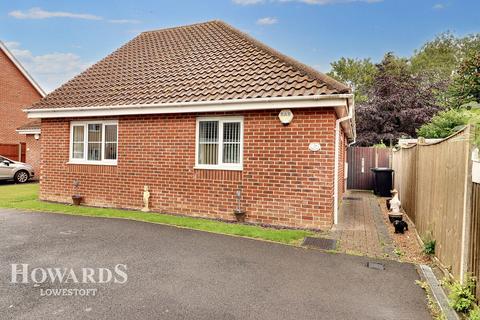 11 Amber Drive, Kessingland, Lowestoft, NR33 7UL