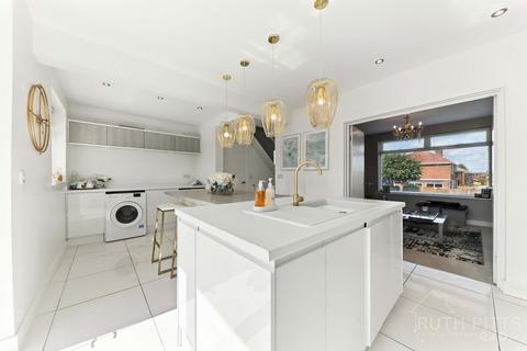 10 Bedford Close, Featherstone, Pontefract, WF7 5LQ