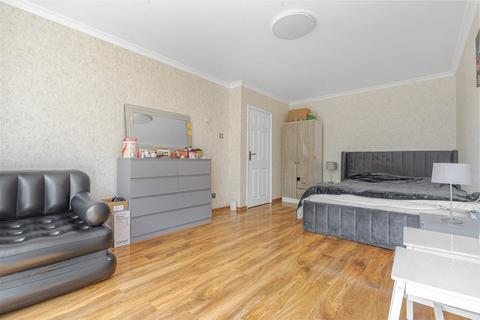 undefined, Staines Road West, Sunbury-on-Thames, TW16