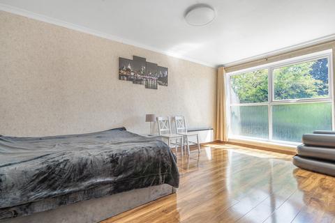 undefined, Staines Road West, Sunbury-on-Thames, TW16