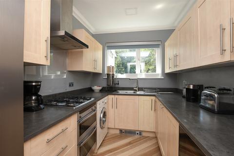 2 bedroom maisonette for sale, Little Grange, Whyteleafe CR3