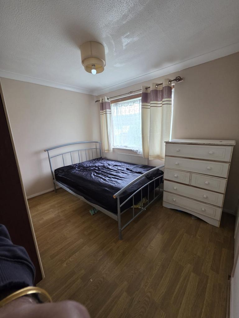 Double Room to Let in a Shared House