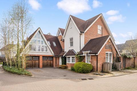 8 Tullett Way, Broadbridge Heath, Horsham, RH12 3UD