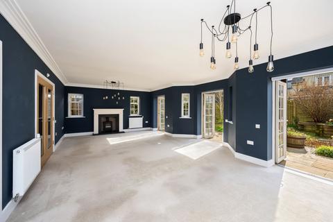 8 Tullett Way, Broadbridge Heath, Horsham, RH12 3UD