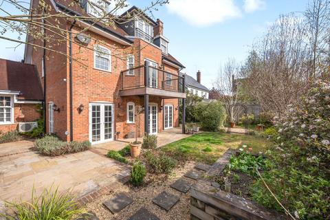 8 Tullett Way, Broadbridge Heath, Horsham, RH12 3UD