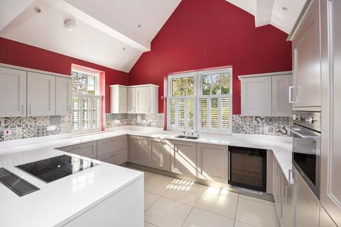 8 Tullett Way, Broadbridge Heath, Horsham, RH12 3UD