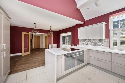8 Tullett Way, Broadbridge Heath, Horsham, RH12 3UD