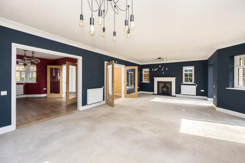 8 Tullett Way, Broadbridge Heath, Horsham, RH12 3UD
