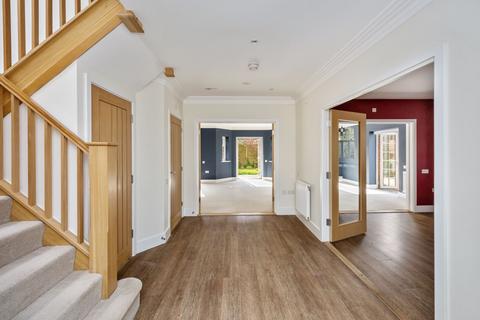 8 Tullett Way, Broadbridge Heath, Horsham, RH12 3UD