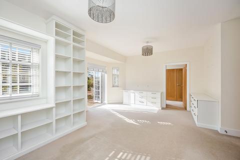 8 Tullett Way, Broadbridge Heath, Horsham, RH12 3UD
