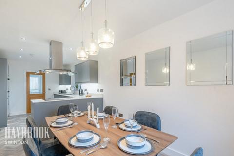 4 bedroom detached house for sale, Station Road, Doncaster