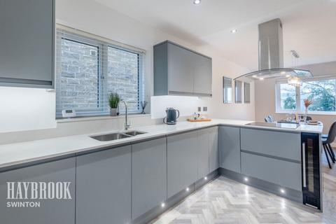4 bedroom detached house for sale, Station Road, Doncaster
