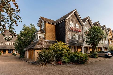 4 bedroom end of terrace house for sale, Upper Brents, Faversham, ME13