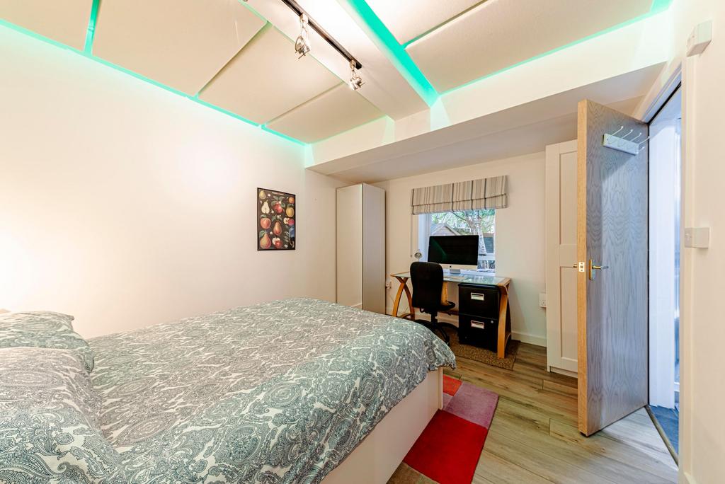 Studio Room (2)