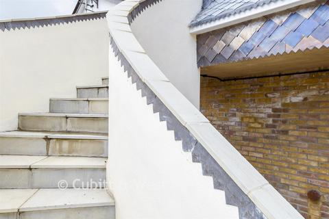 5 bedroom detached house for sale, Mill Street, Redhill, Surrey