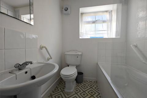 84 Amblecote Road, London, SE12 9TW