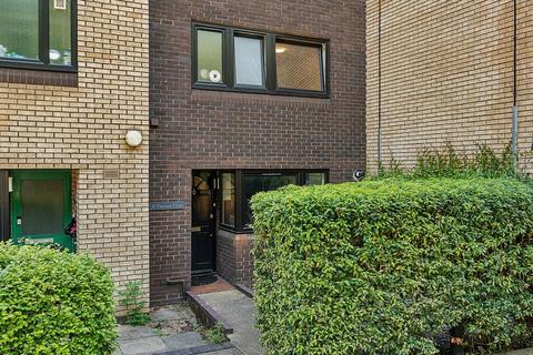 37 Ericcson Close, London, SW18 1SQ