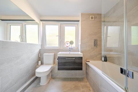 37 Ericcson Close, London, SW18 1SQ