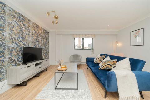 3 bedroom flat for sale, Vauxhall Bridge Road, London SW1V