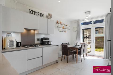 3 bedroom terraced house for sale, MINOTAUR DRIVE, BARNET, EN5
