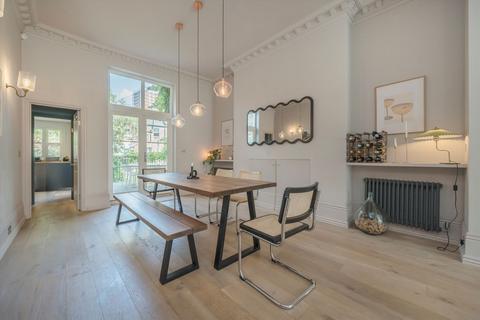 3 bedroom flat for sale, Westwick Gardens, London W14