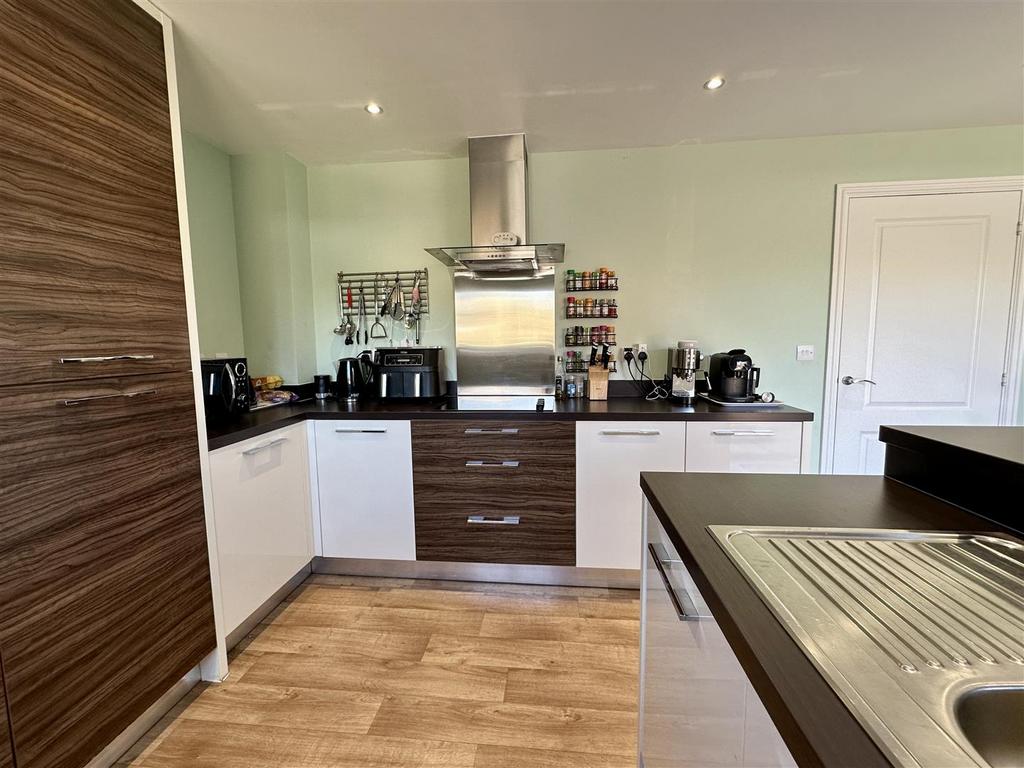 Dining kitchen
