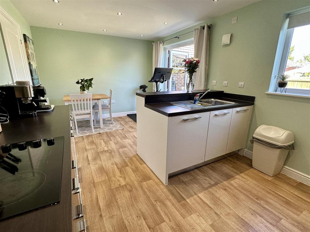 Dining kitchen