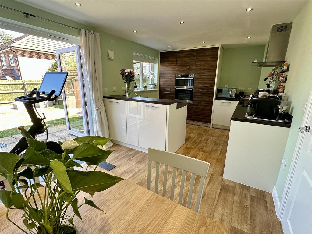 Dining kitchen