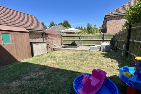 28 Boehm Drive, Alcester, B49 6FG