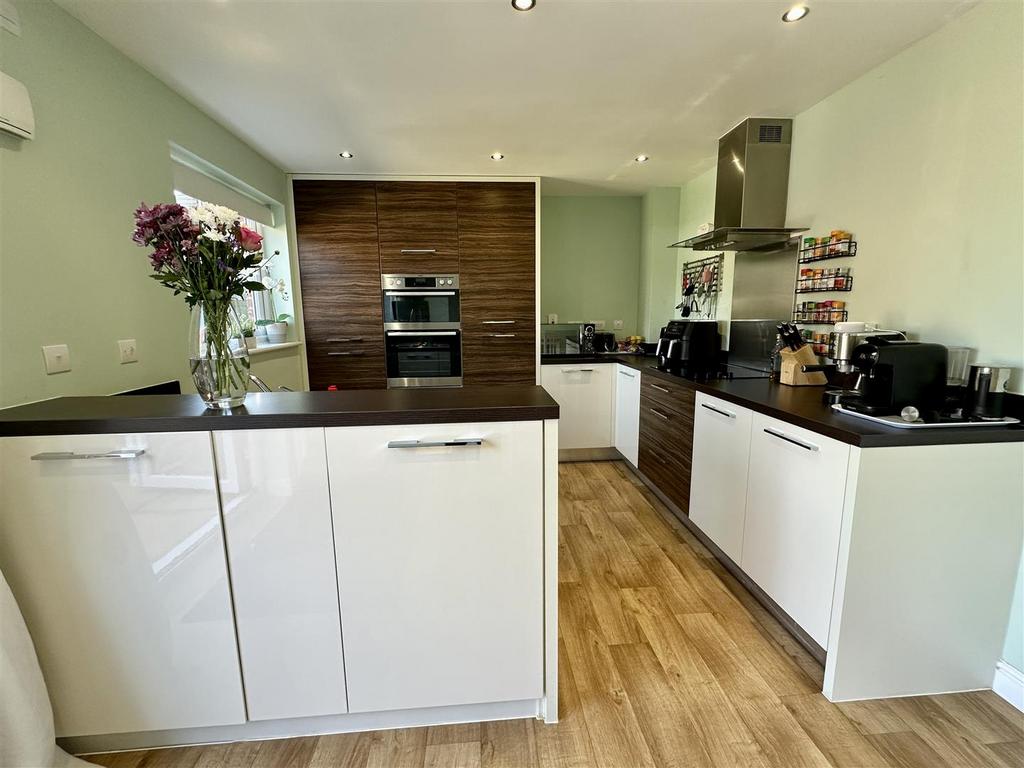 Dining kitchen