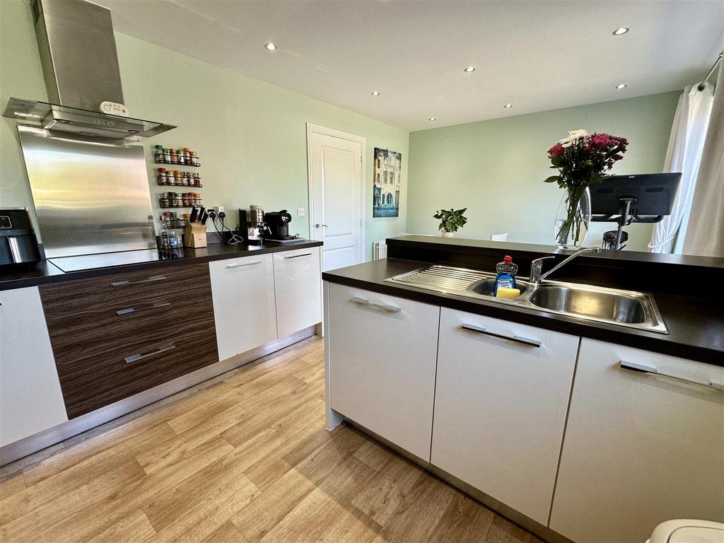Dining kitchen