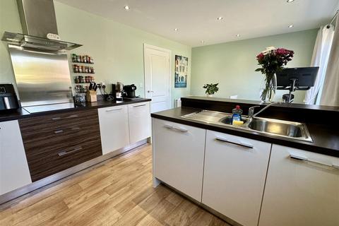 28 Boehm Drive, Alcester, B49 6FG