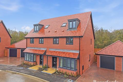 4 bedroom semi-detached house for sale, The Mulberry, Ingatestone Grove, Roman Road, CM4