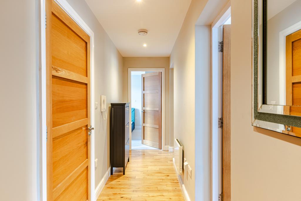 Sutherland Avenue, Leeds LS8 2 bed flat for sale £220,000