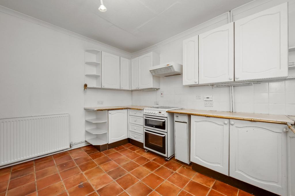 Kitchen/B'fast Room