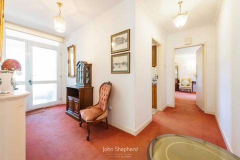 2 bedroom bungalow for sale, Oakley Wood Drive, Solihull, West Midlands, B91