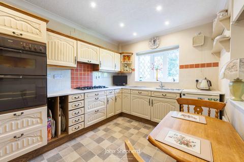 2 bedroom bungalow for sale, Oakley Wood Drive, Solihull, West Midlands, B91