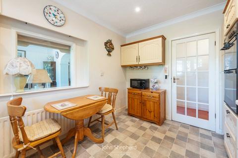 2 bedroom bungalow for sale, Oakley Wood Drive, Solihull, West Midlands, B91