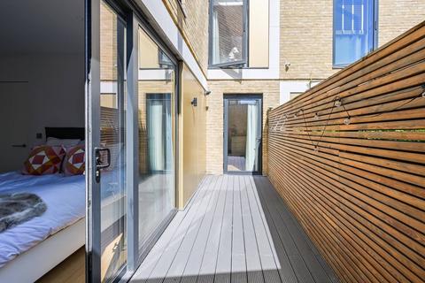 2 bedroom flat for sale, 31 Douro Street, London E3