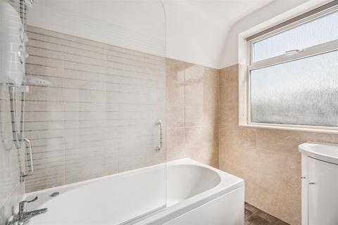 120 Ampthill Road, Shefford, SG17 5BH