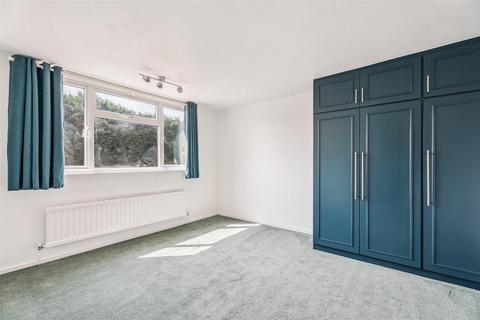 120 Ampthill Road, Shefford, SG17 5BH