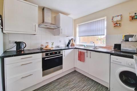 2 bedroom maisonette to rent, Church Road, Bishopsworth, BS13