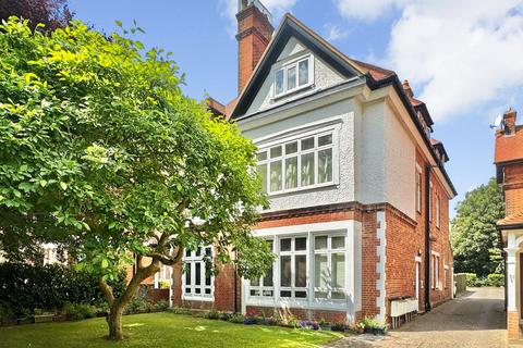 Earls Avenue, Kent CT20
