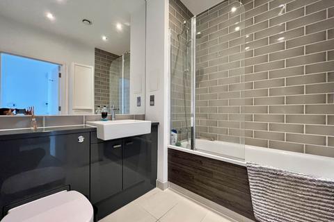 1 bedroom apartment to rent, Baillie Apartments, Lockside Way, London, E16 2JQ