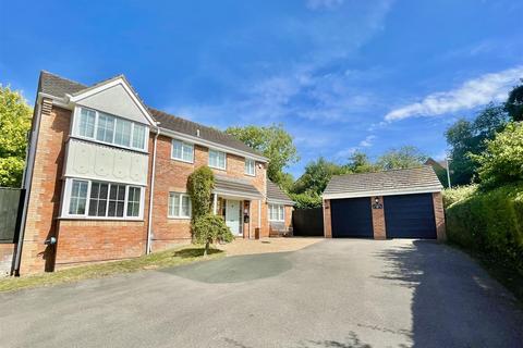 8 Stanley Close, Wanborough, Swindon, SN4 0EF